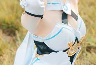无圣光写真下的浪漫：sally dorasnow多啦雪在泳池中的畅想